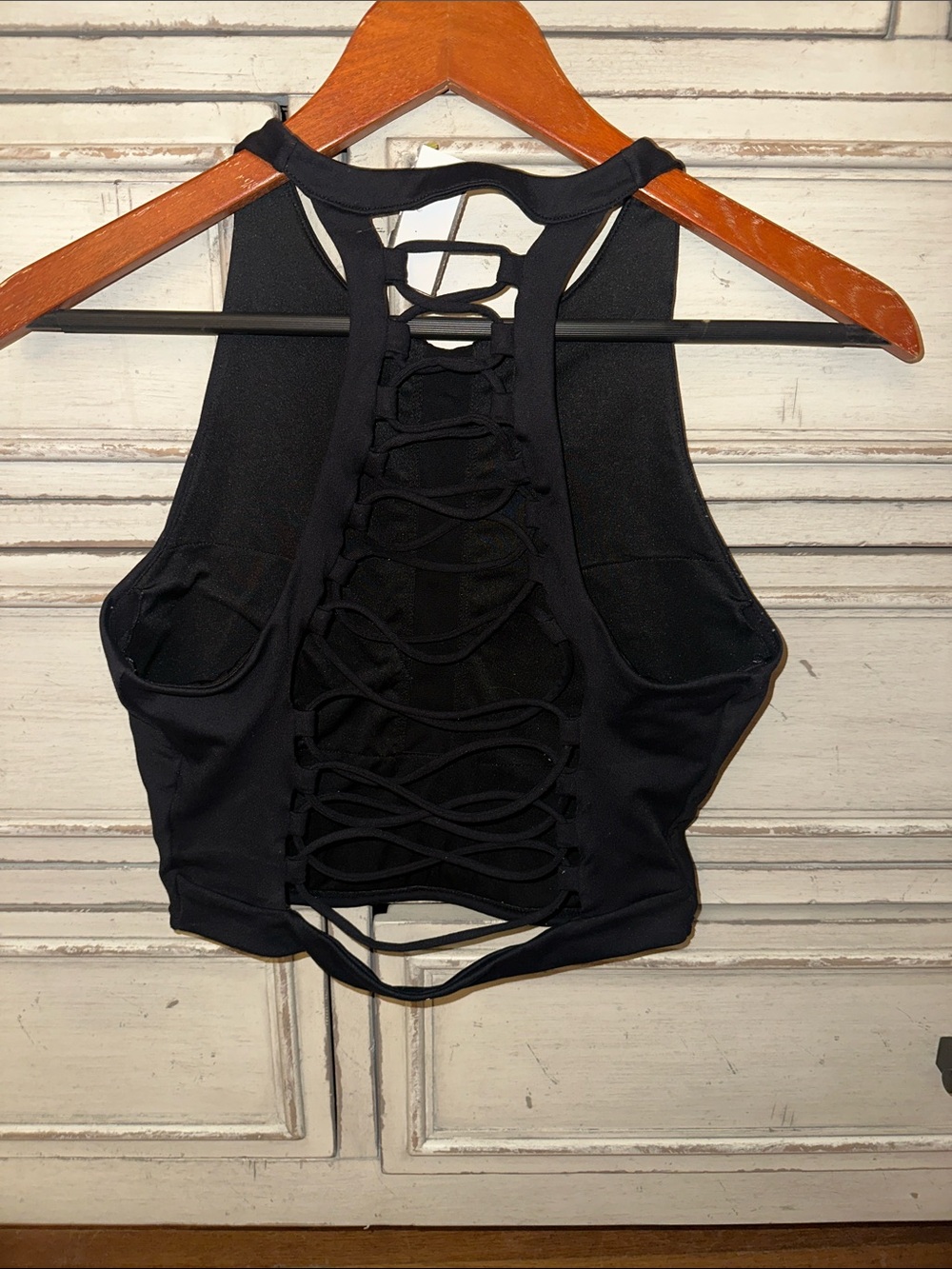 ALO Yoga Black Lace-Up Back Sports Crop - Picture 2 of 4